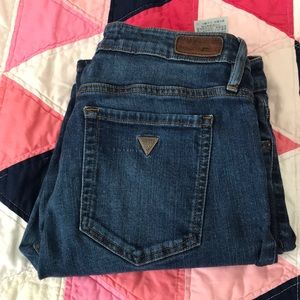 Guess power curvy mid rise jeans